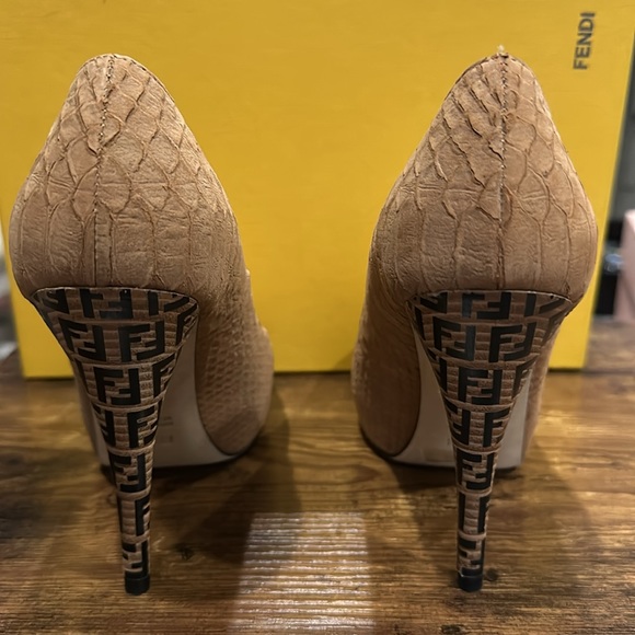 Fendi heels - Picture 3 of 8